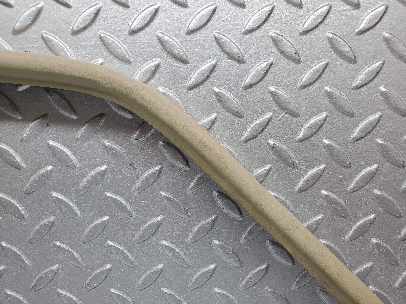 45861 Mercedes-Benz W126 420SE Front Left Door Window Frame Cover 1267250371