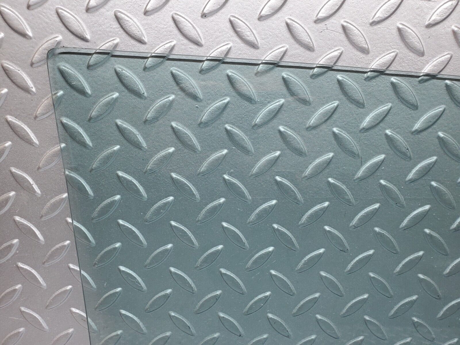 44365 Mercedes-Benz W123 280E Front Left Door Window Glass