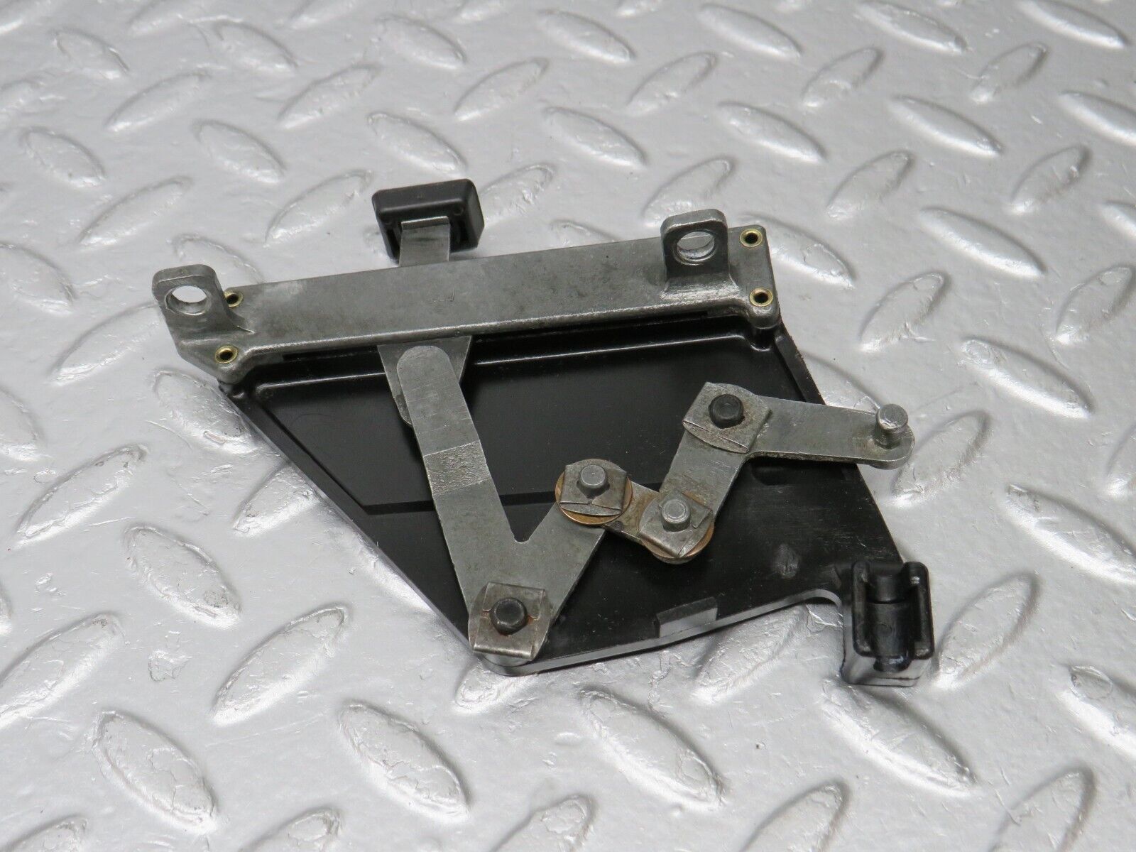 39833 Mercedes-Benz R107 350SL Air Vent Control Lever Left 1078300385