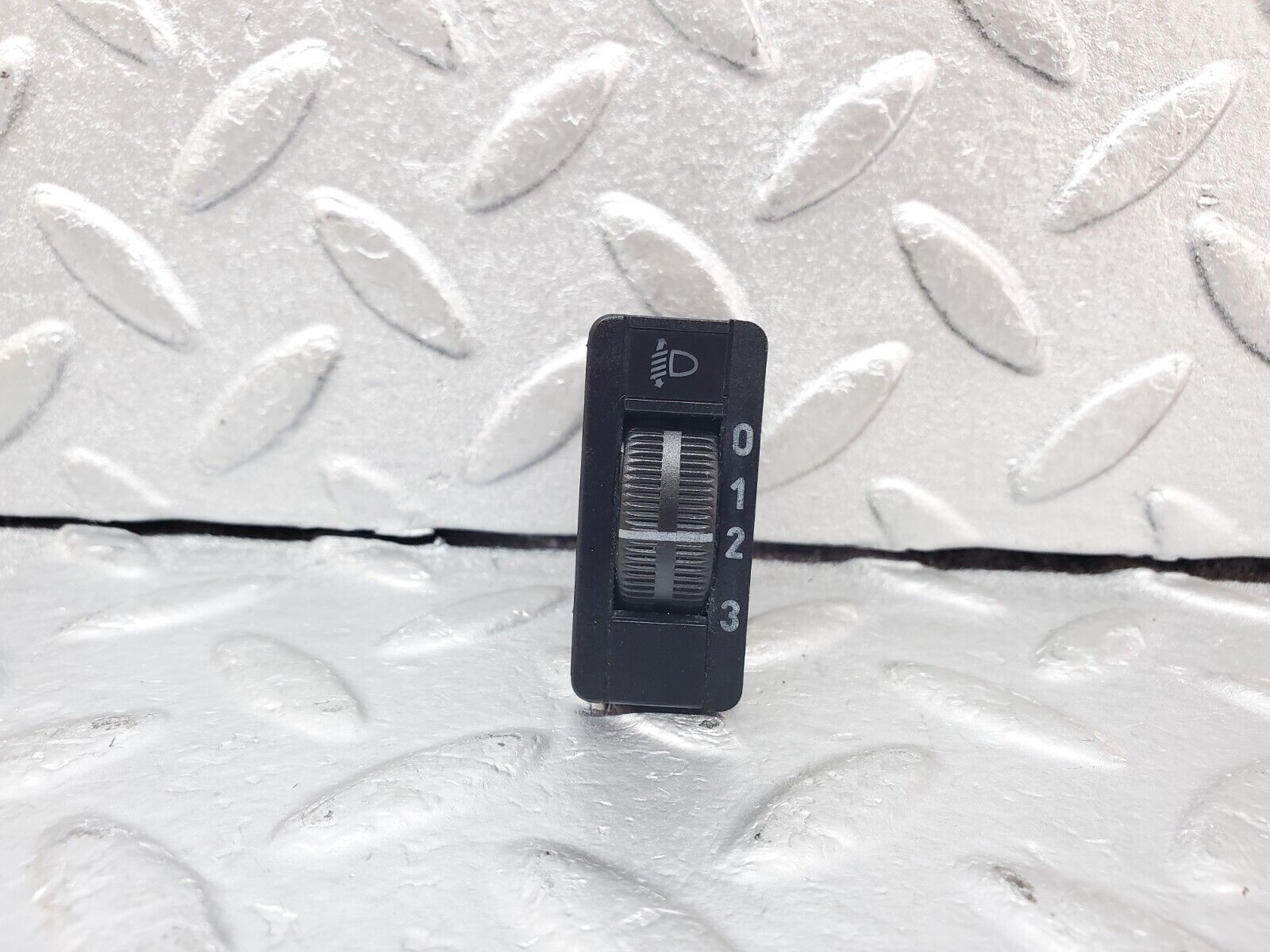 44361 Mercedes-Benz W123 280E Headlight Level Switch 0307650100