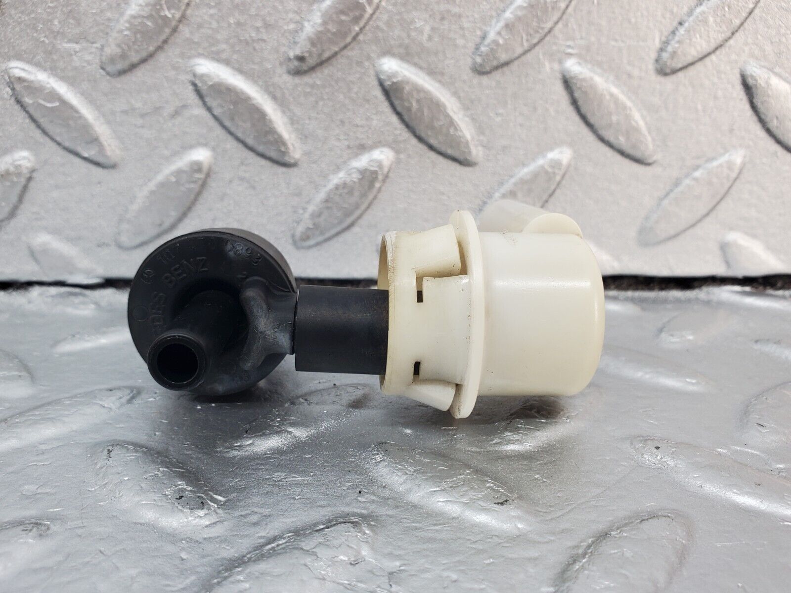 45678 Mercedes-Benz W126 420SE Fuel Vapor Valve 2014710781