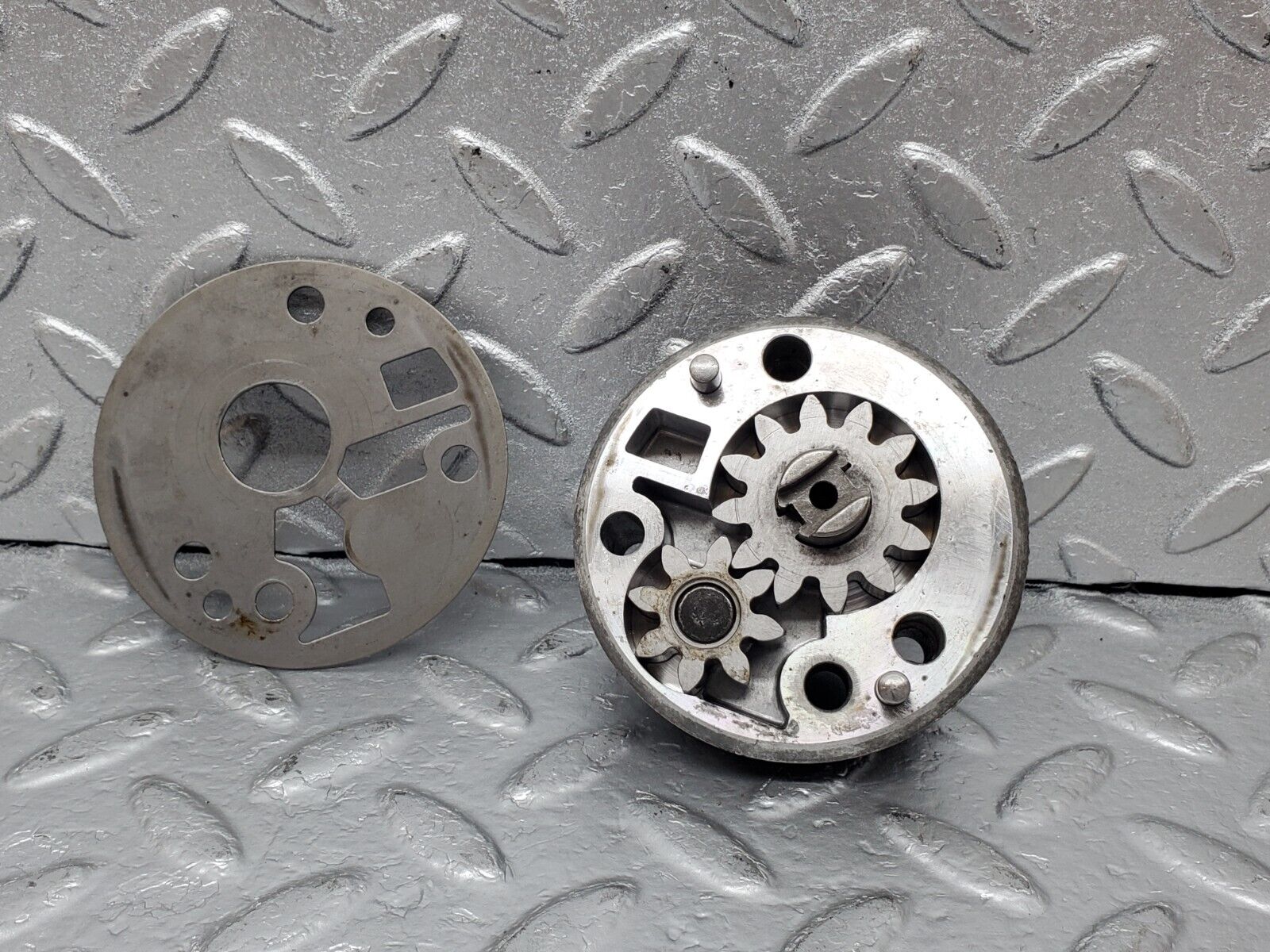 44573 Mercedes-Benz W123 280E Automatic Gearbox Secondary Pump 722.309 1262770520