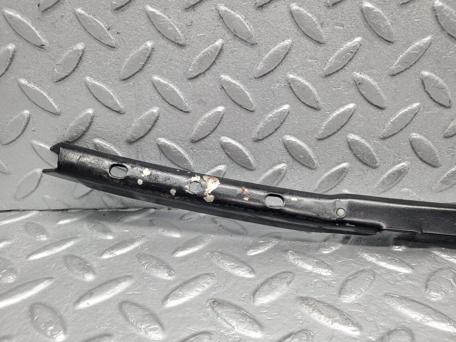 46763 Mercedes-Benz R129 320SL Coupe Front Right Window Channel