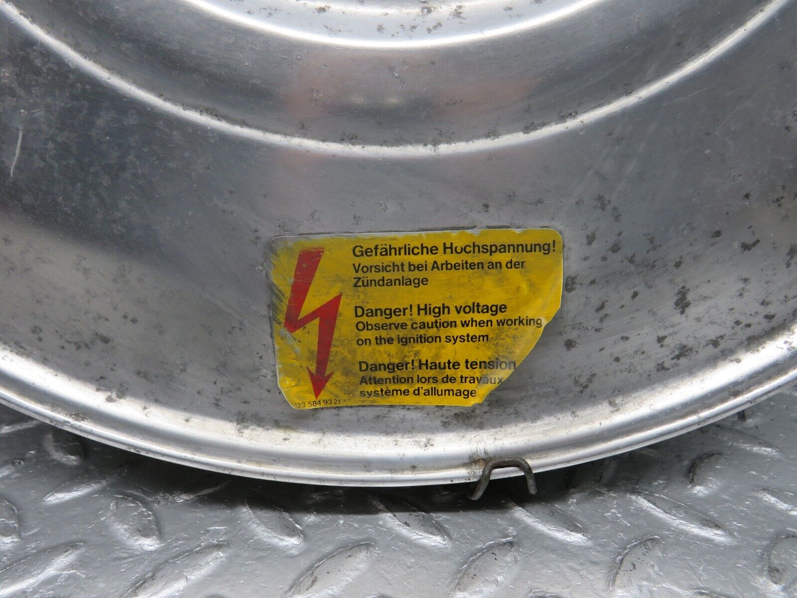 39176 Mercedes-Benz R107 500SL Aluminium Air Filter Housing 0100948602