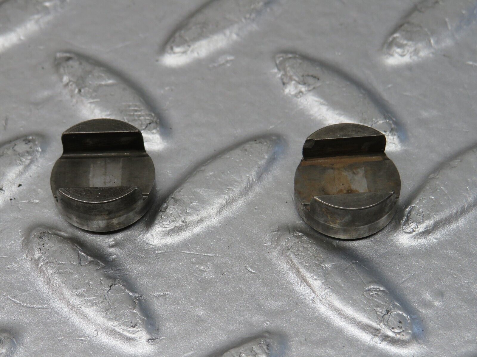 32876 Mercedes-Benz C107 R107 350 V8 Valve Rocker Arm With Spring & Tappet