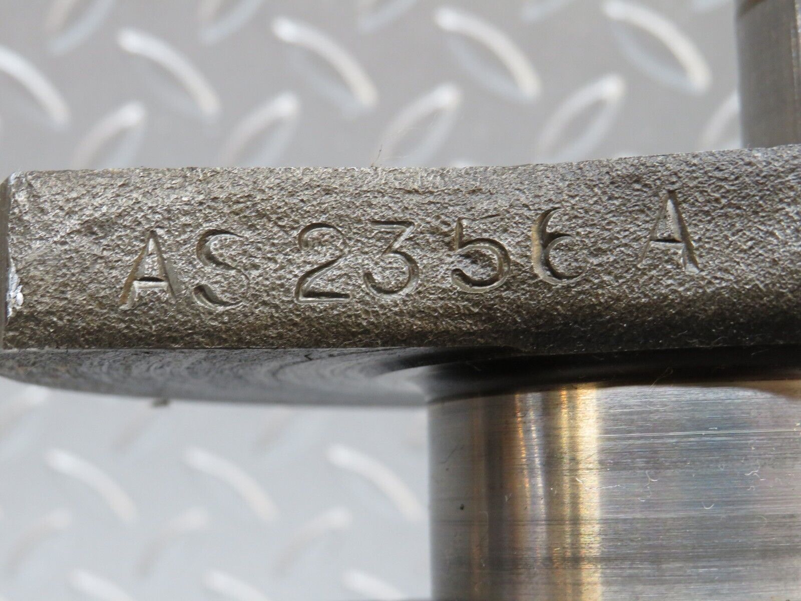 33047 Mercedes-Benz C107 R107 350 V8 Crankshaft 1160311001