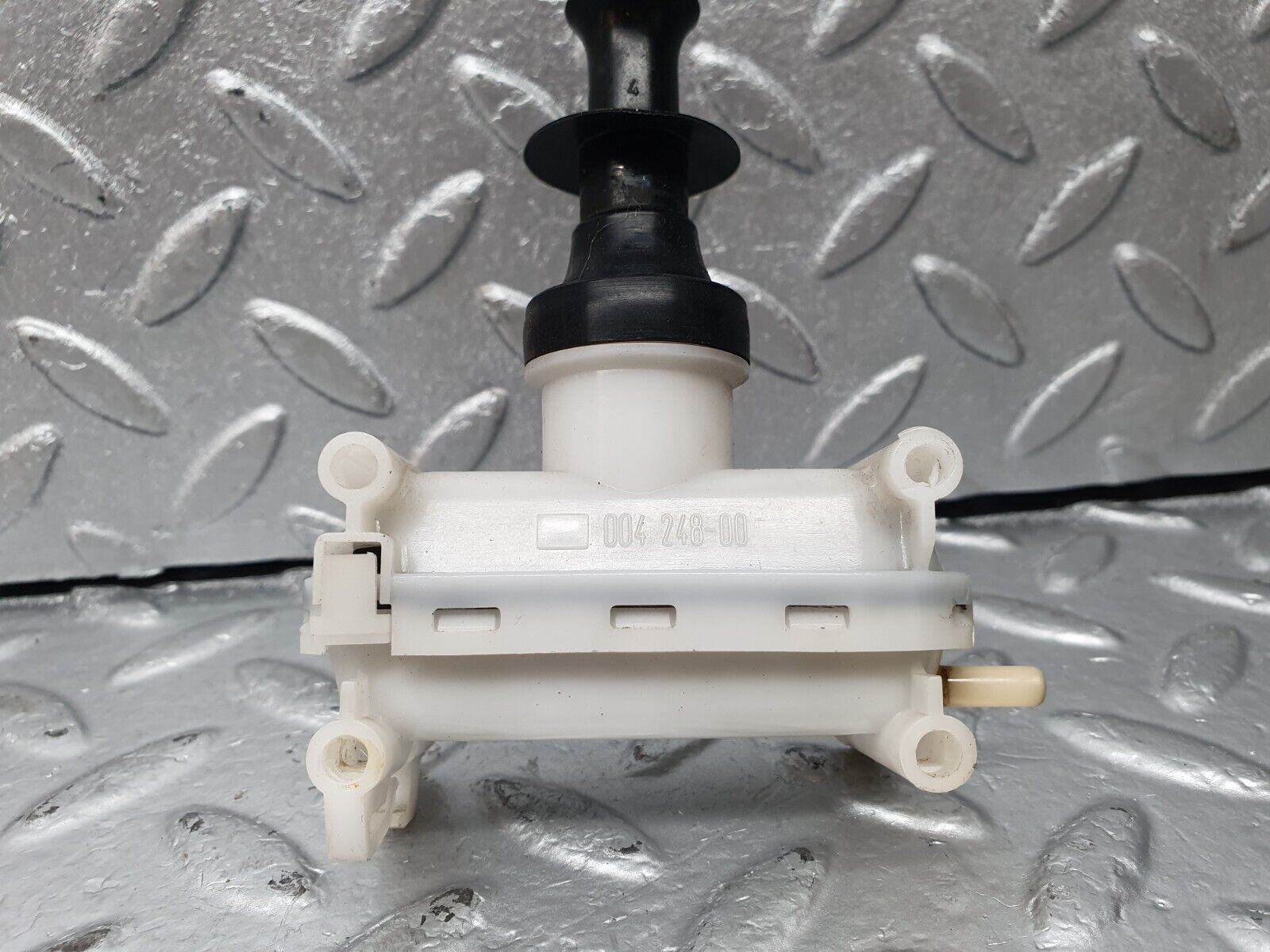 42773 Mercedes-Benz W201 190 2.0L Rear Right Door Lock Vacuum Actuator