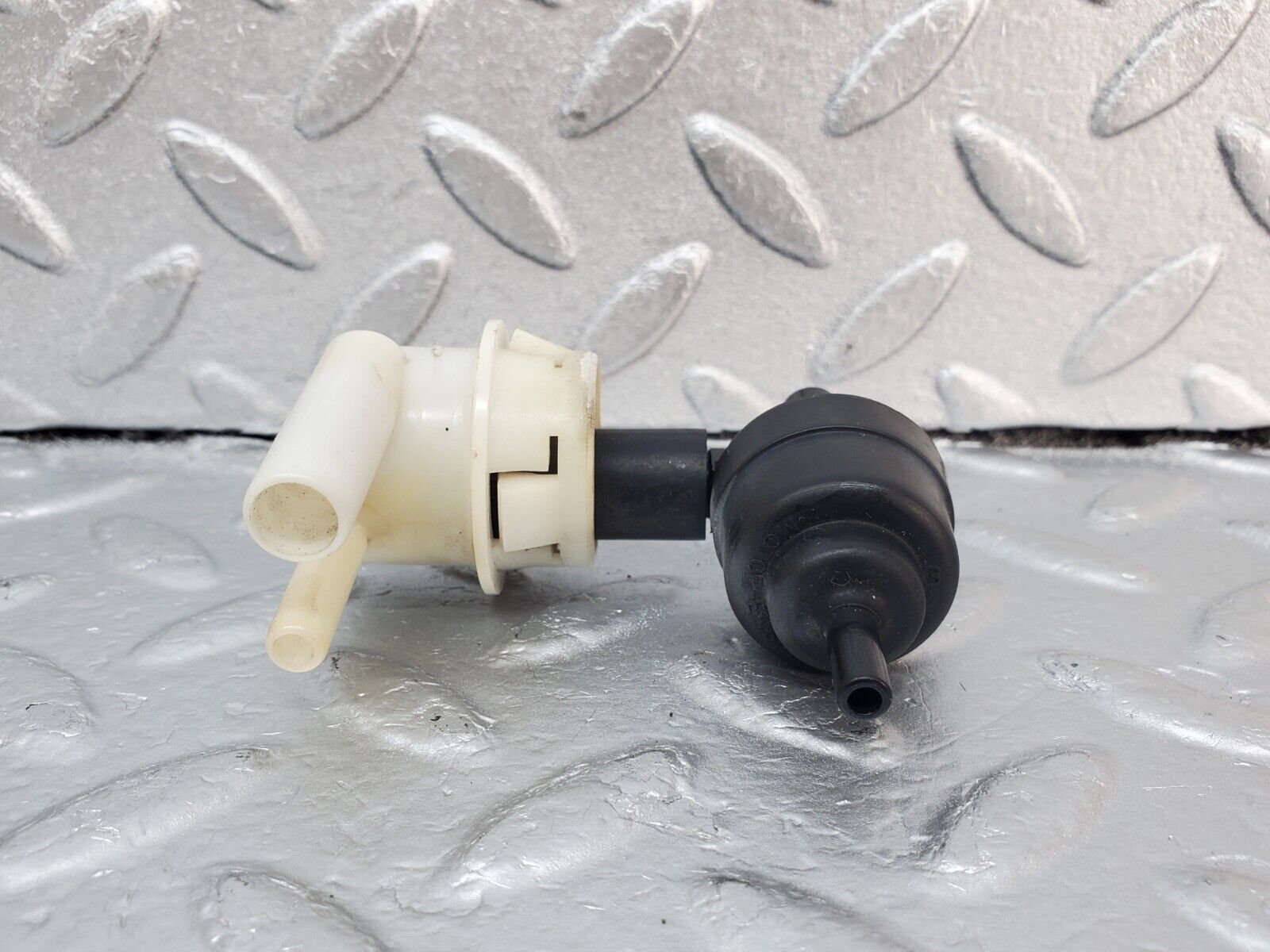 45678 Mercedes-Benz W126 420SE Fuel Vapor Valve 2014710781