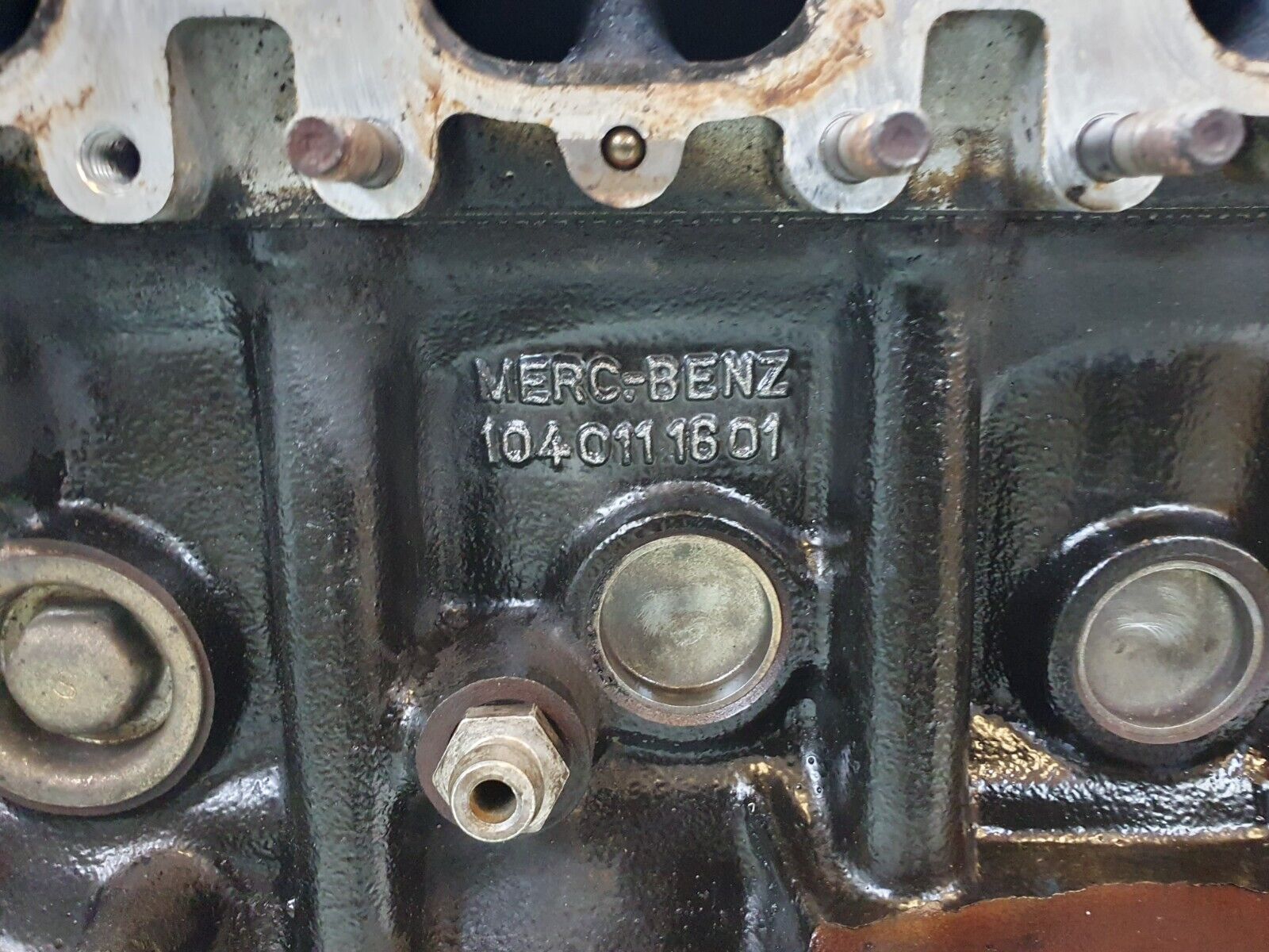 42638 Mercedes-Benz R129 320SL Coupe Complete Engine M104.991 1040111601