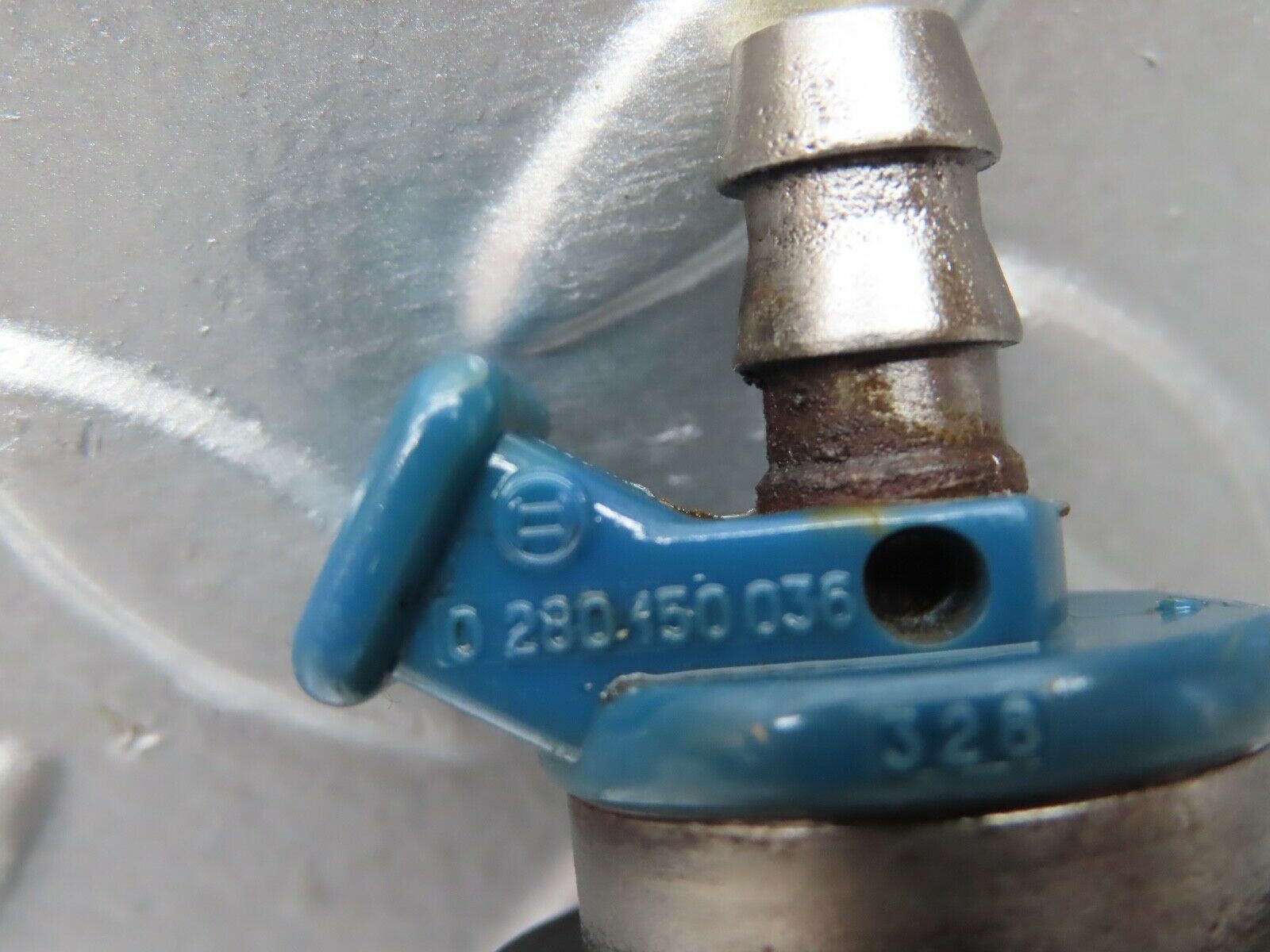 20689 Mercedes-Benz R107 450SL Fuel Injector Bosch 0280150036