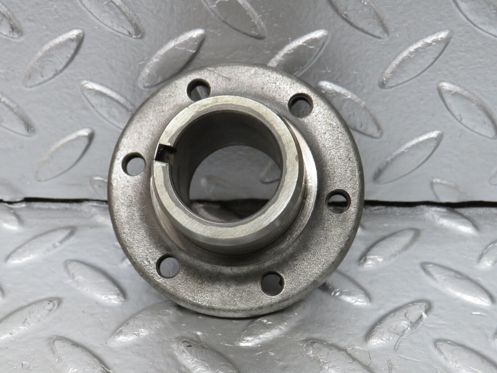 32968 Mercedes-Benz C107 R107 350 V8 Crankshaft Sleeve Hub