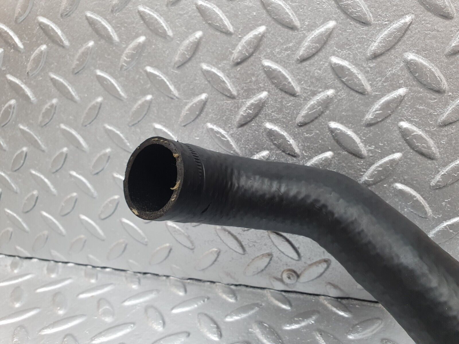 42549 Mercedes-Benz R129 320SL Coupe Radiator Lower Hose Pipe 1295012482