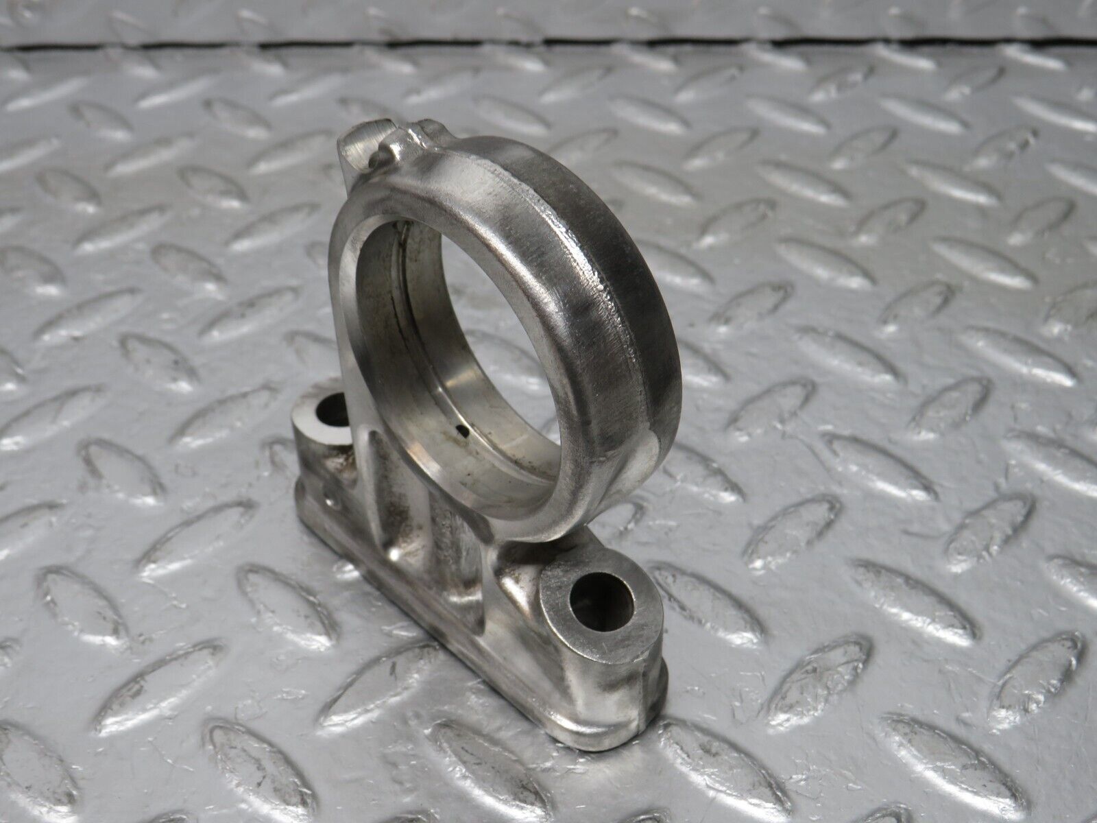 32995 Mercedes-Benz C107 R107 350 V8 Camshaft Tower Bearing 1160512118