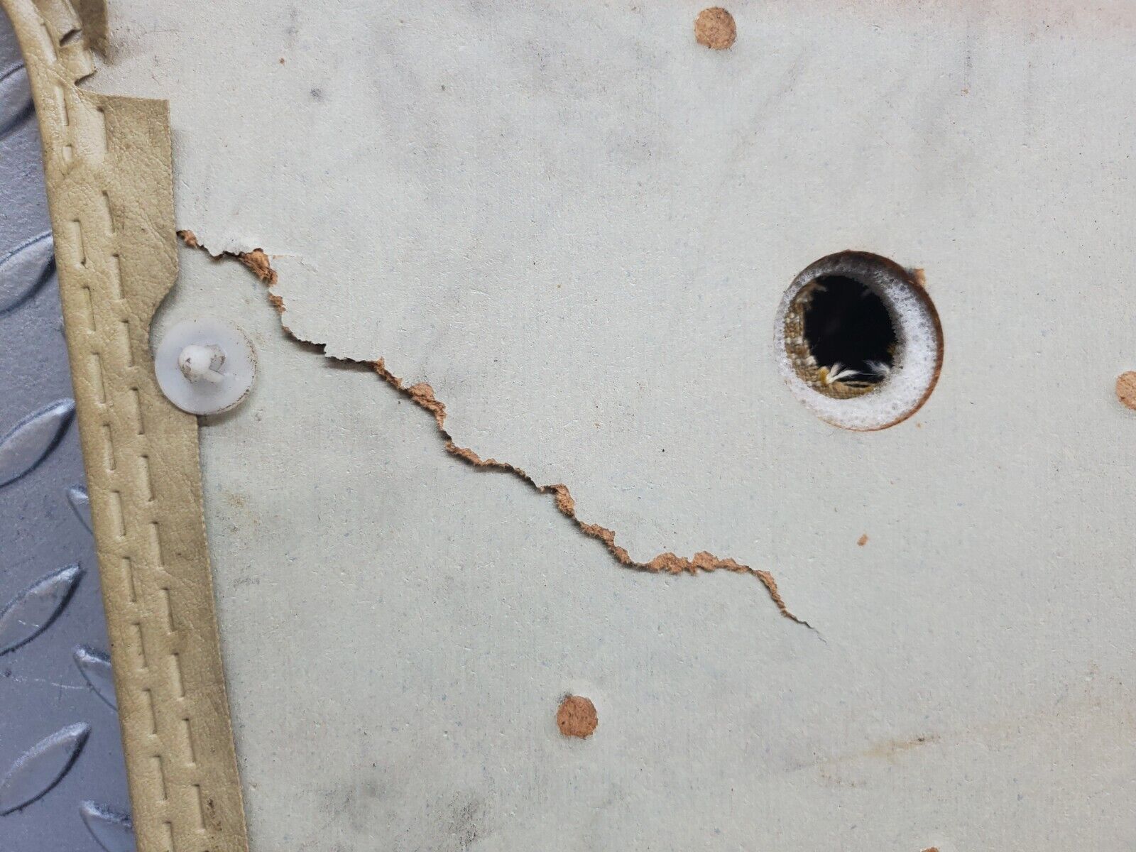 44377 Mercedes-Benz W123 280E Front Right Door Card Beige