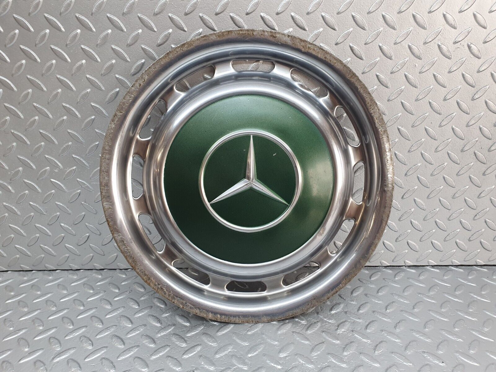 43229 Mercedes-Benz W108 280SE Wheel Hub Cap 14''