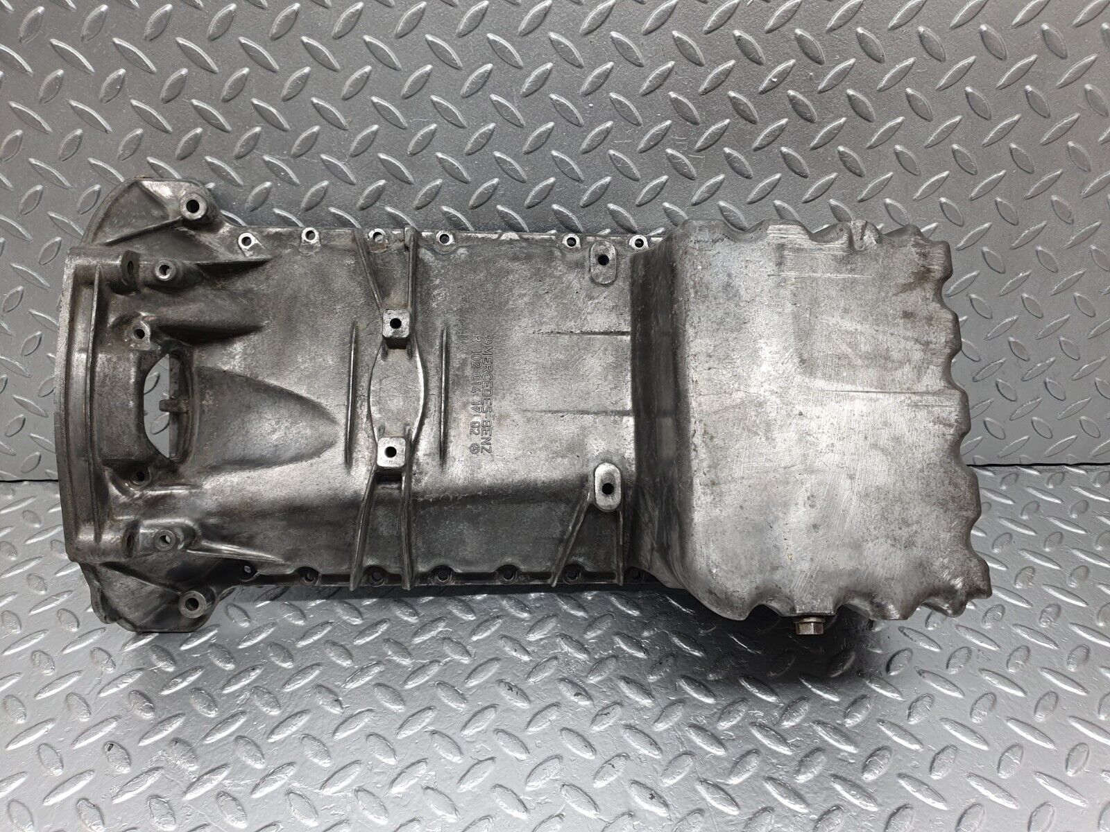 44001 Mercedes-Benz C123 230CE Coupe Oil Pan Oil Sump 1020141702