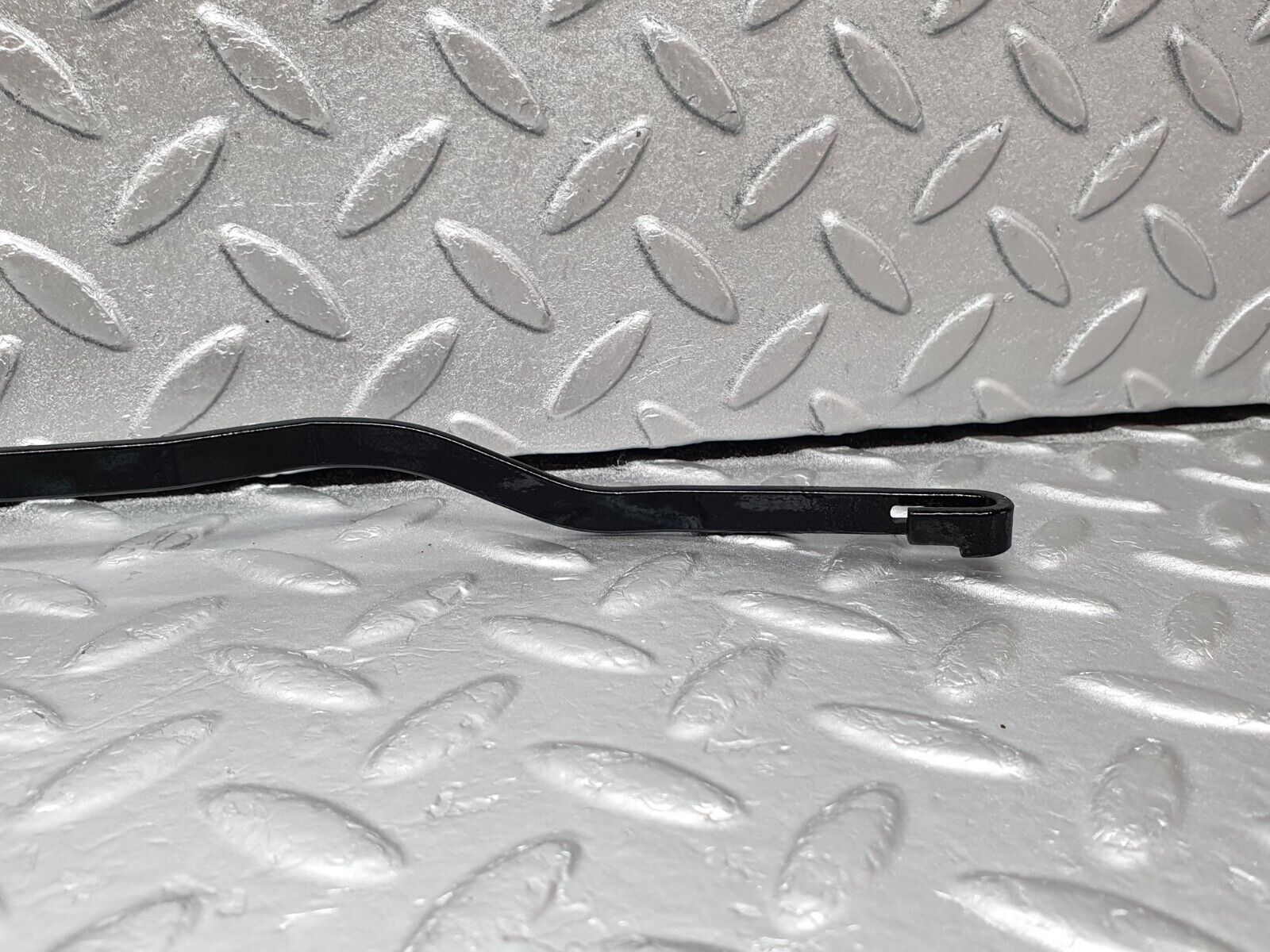 43705 Mercedes-Benz C126 380SEC Coupe Windscreen Wiper Arm Left Side Bosch