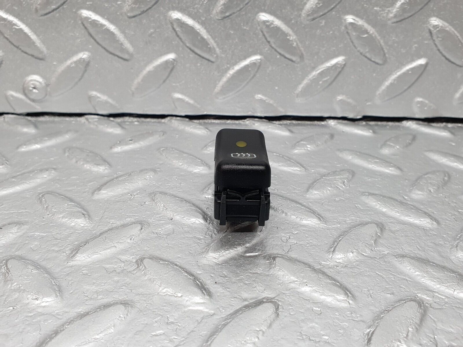 41648 Mercedes-Benz W124 200E Rear Windscreen Defroster Switch 1248201010