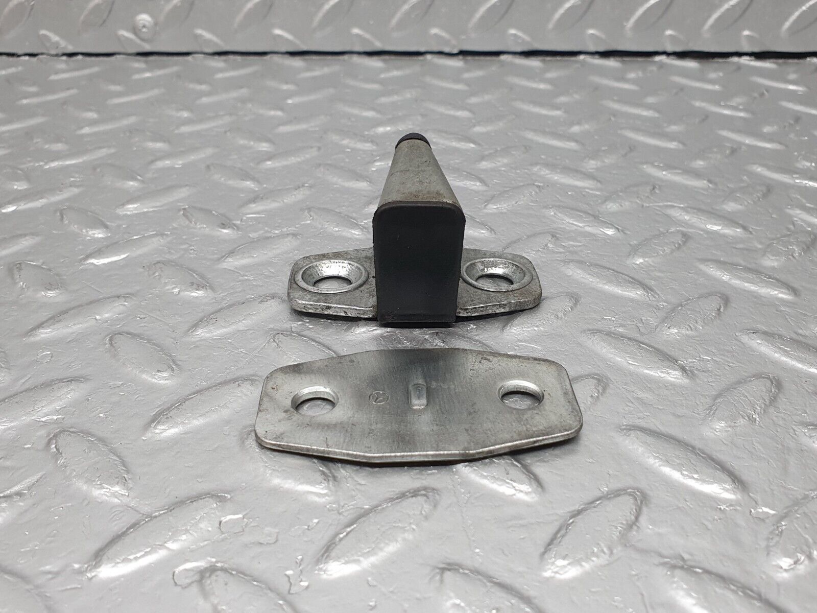 41691 Mercedes-Benz W124 200E Door Lock Latch