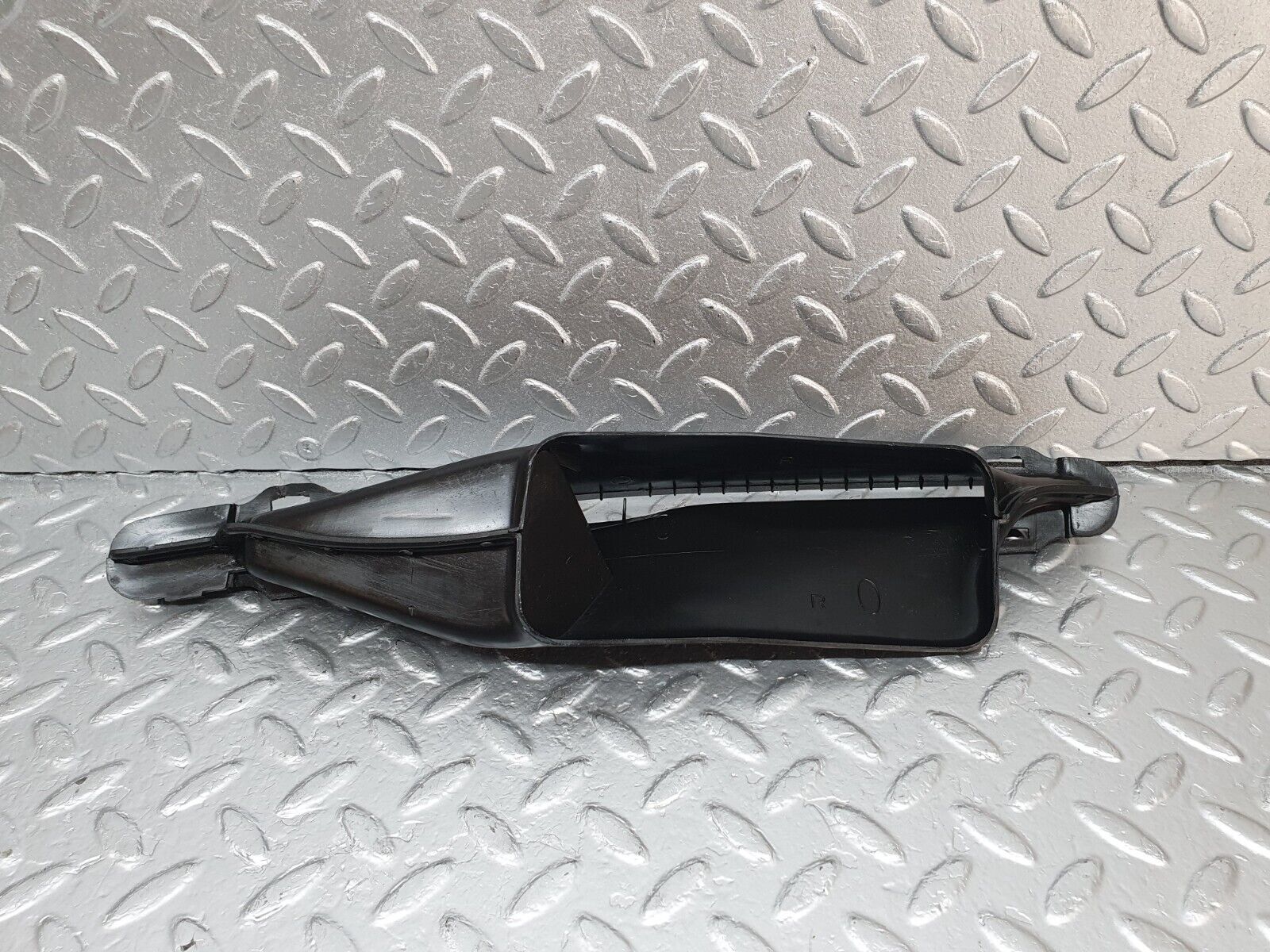 42685 Mercedes-Benz W201 190 2.0L Dashboard Air Vent Pair 2018310560 2018310660