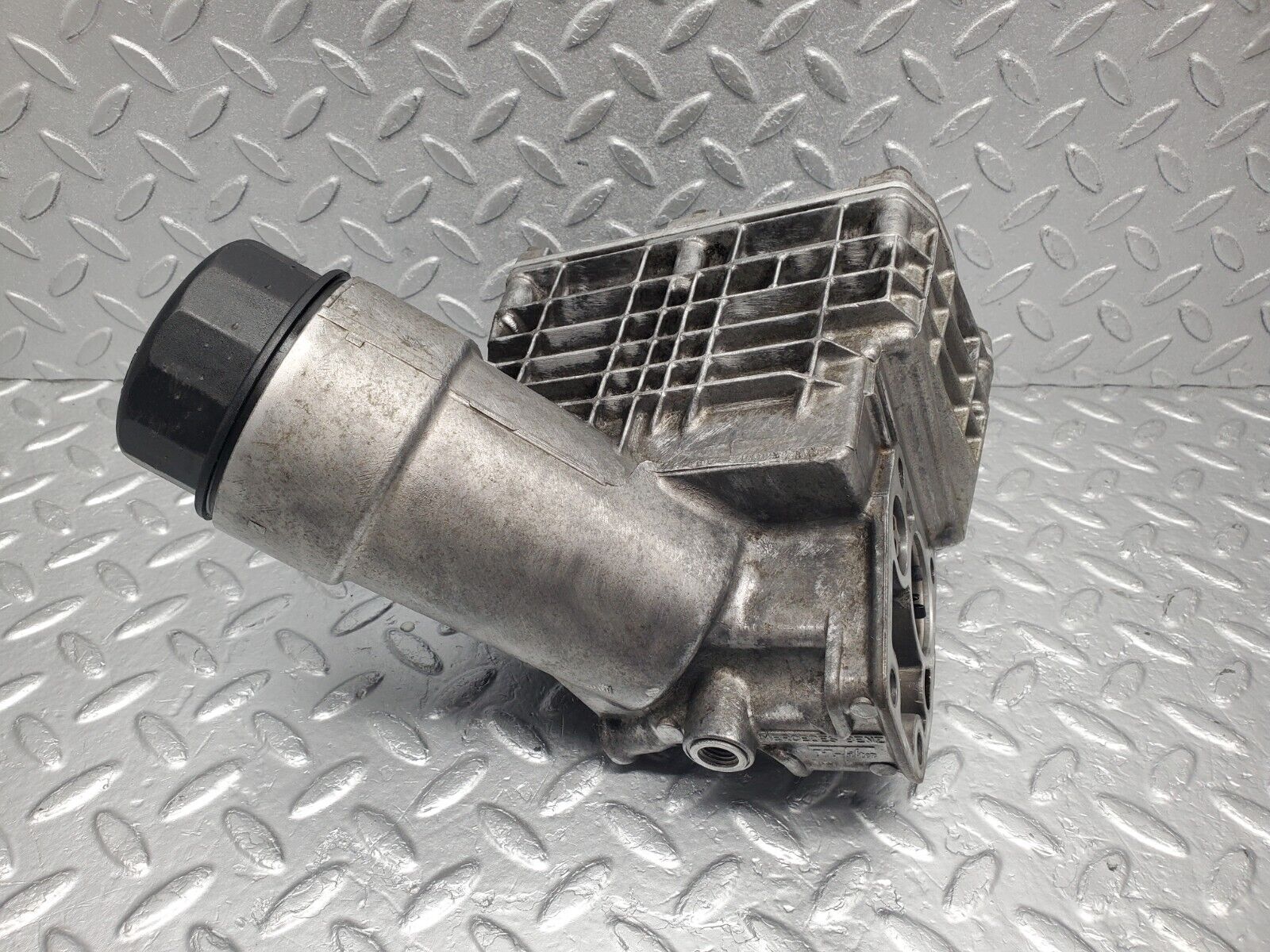46236 Mercedes-Benz W124 280E Oil Filter Housing 1041840608