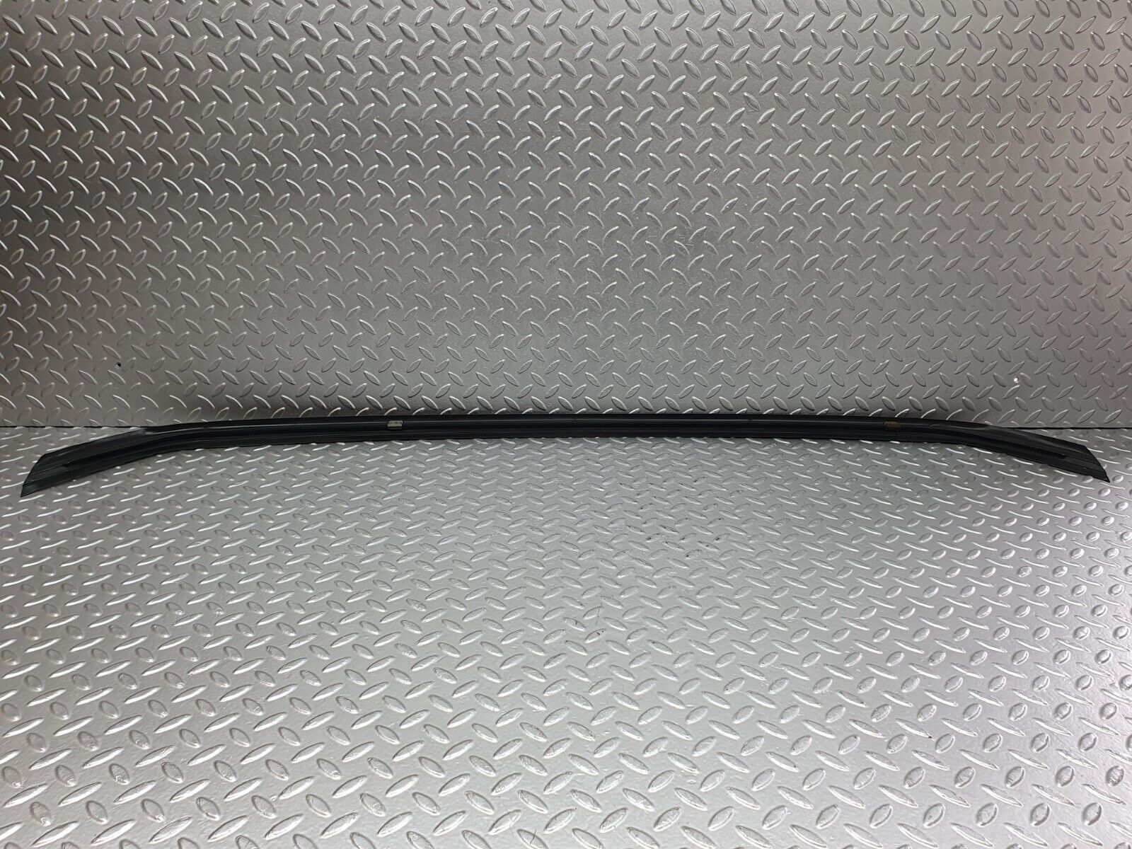 41714 Mercedes-Benz W124 200E Rear Windscreen Lower Rubber Seal