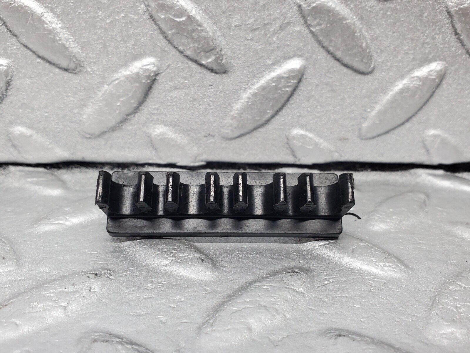 45884 Mercedes-Benz W126 420SE Ignition Lead Holder Bracket 1161590340