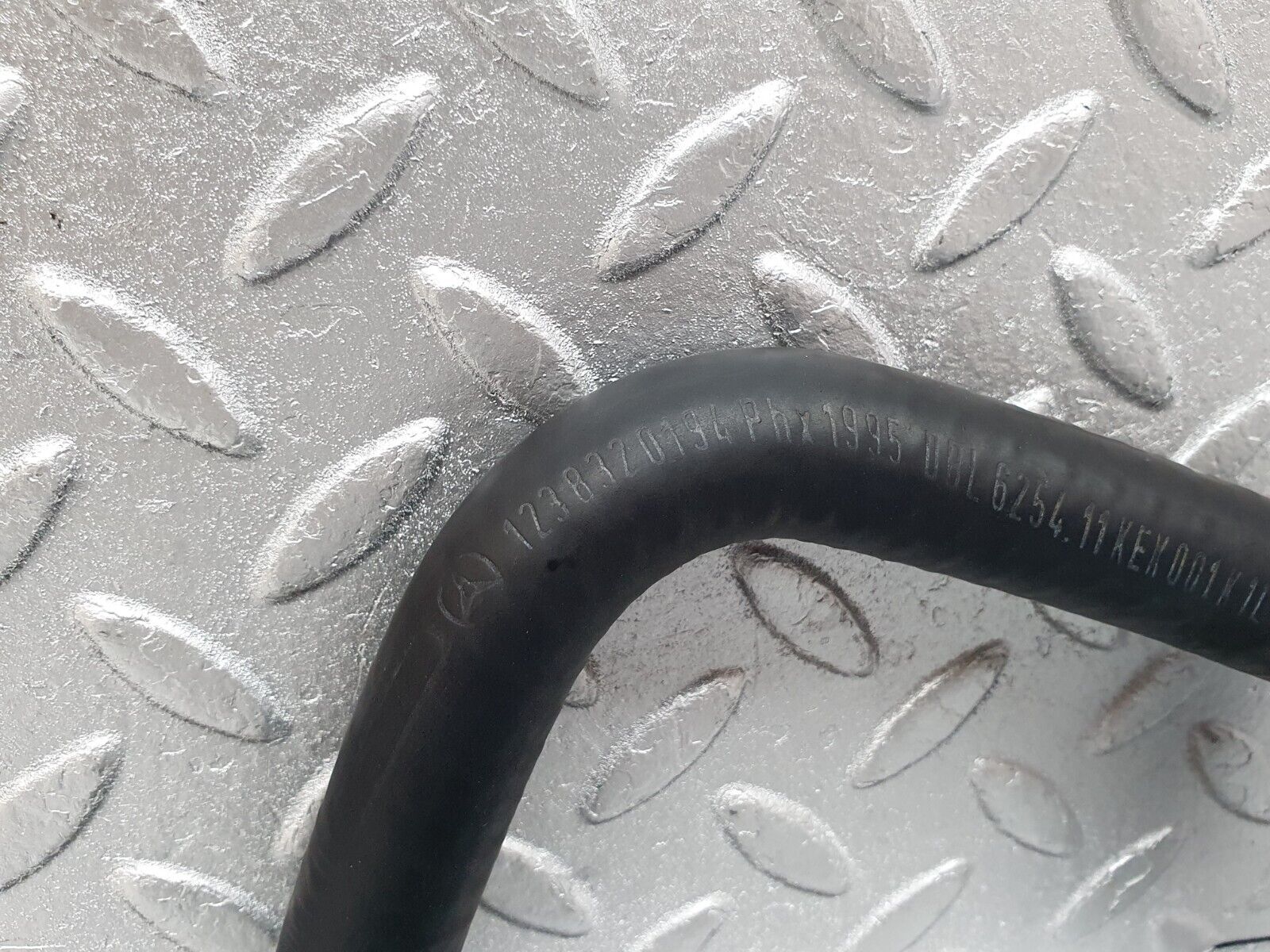 43957 Mercedes-Benz C123 230CE Coupe Heater Radiator Hose Pipe 1238320194