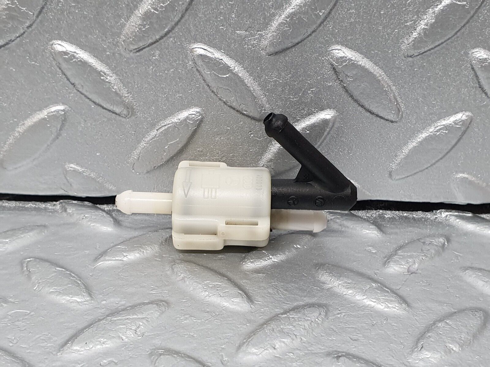 41653 Mercedes-Benz W124 200E Windscreen Washer Fluid Distributor