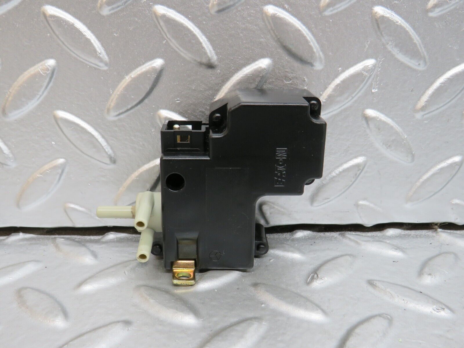 29569 Mercedes-Benz W124 230E Vacuum Valve