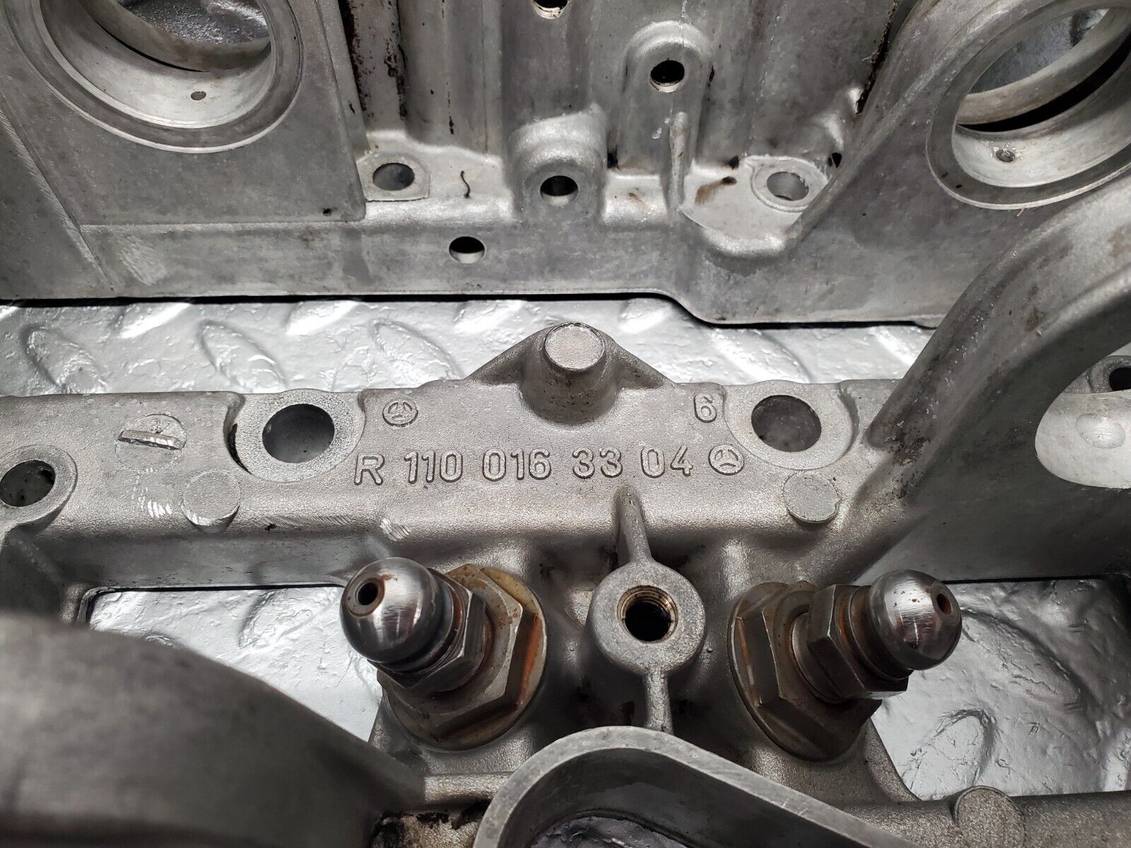 46709 Mercedes-Benz C123 280CE Coupe Camshaft Bearing Casing 1100163304