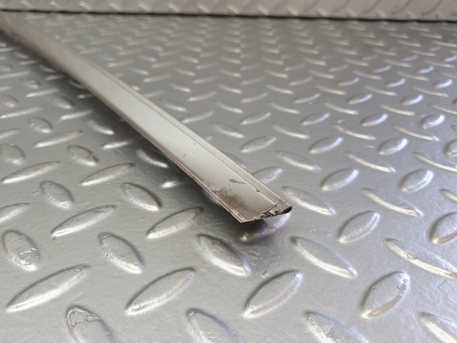 43054 Mercedes-Benz R107 Hardtop Windscreen Chrome Frame