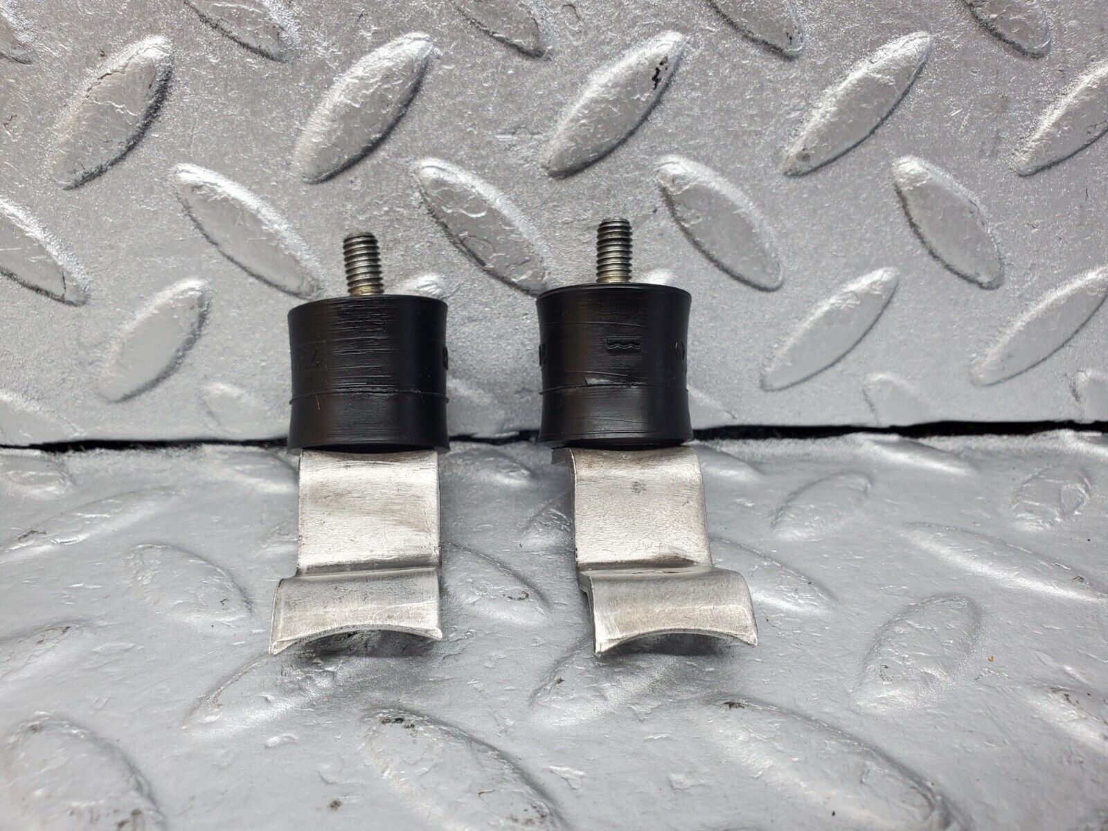 45980 Mercedes-Benz W126 420SE Air Filter Box Housing Holder 2X