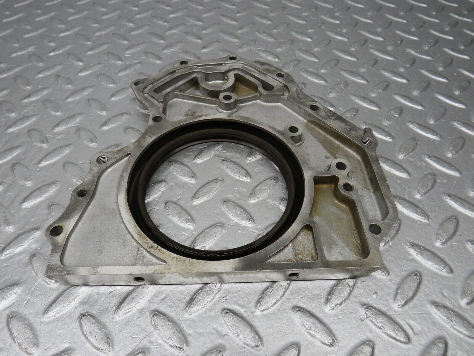 39154 Mercedes-Benz R107 500SL Crankshaft Rear Sealing Cover 1170110008