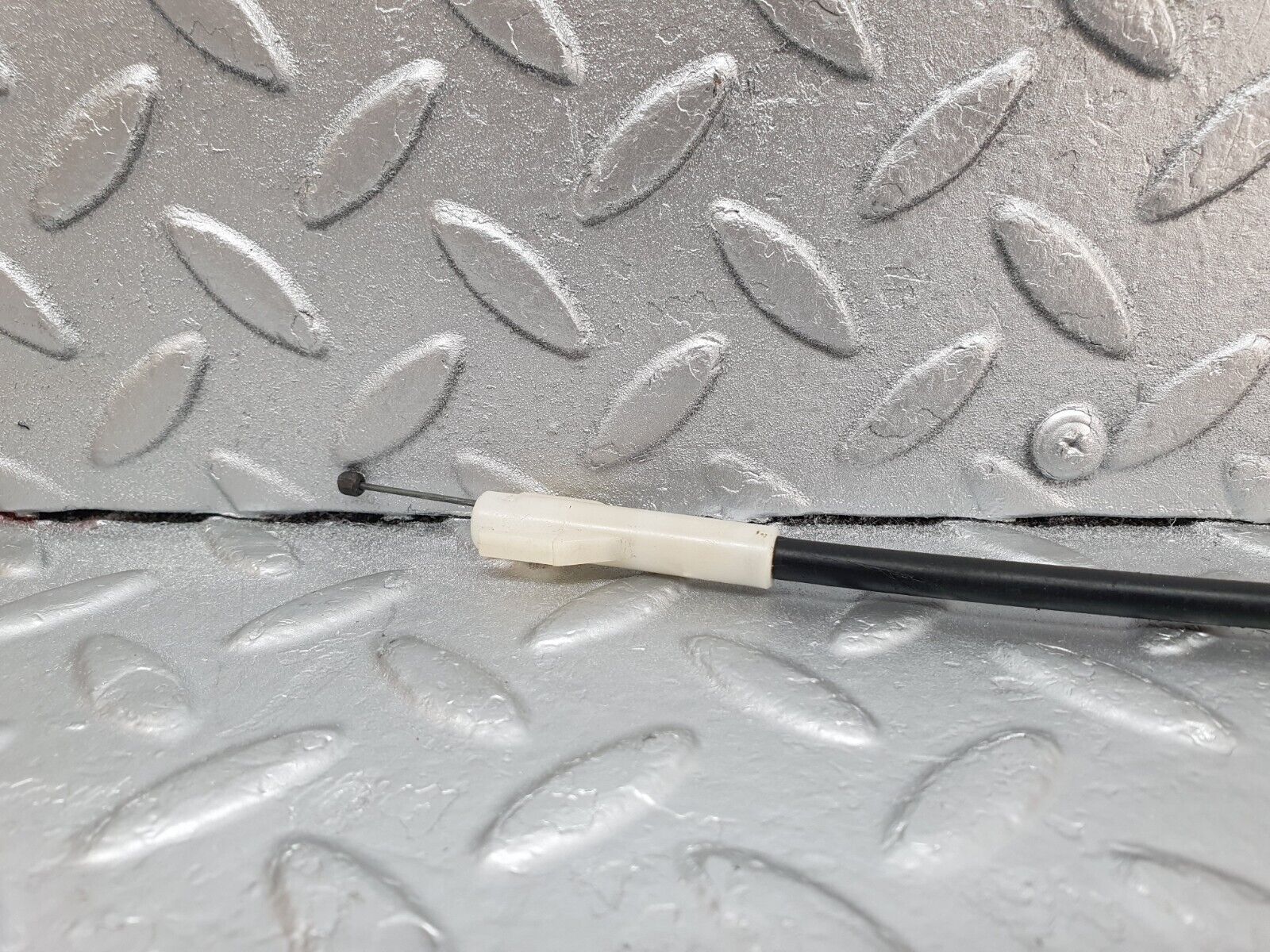 43763 Mercedes-Benz C126 380SEC Coupe Heater Control Cable 1268301331