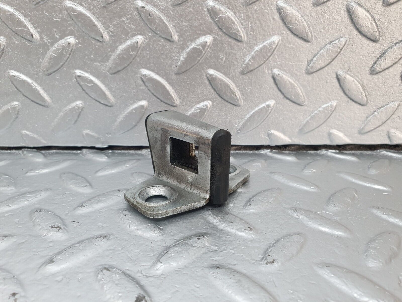 42889 Mercedes-Benz W201 190 2.0L Door Lock Latch