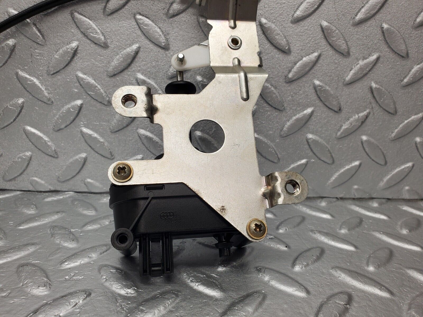 46949 Mercedes-Benz R129 320SL Coupe Trunk Lock Vacuum Actuator