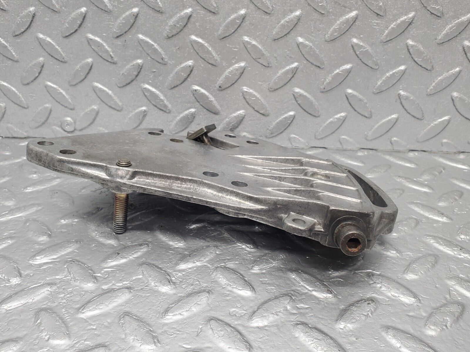 46049 Mercedes-Benz W126 420SE Power Steering Pump Bracket 1174661241