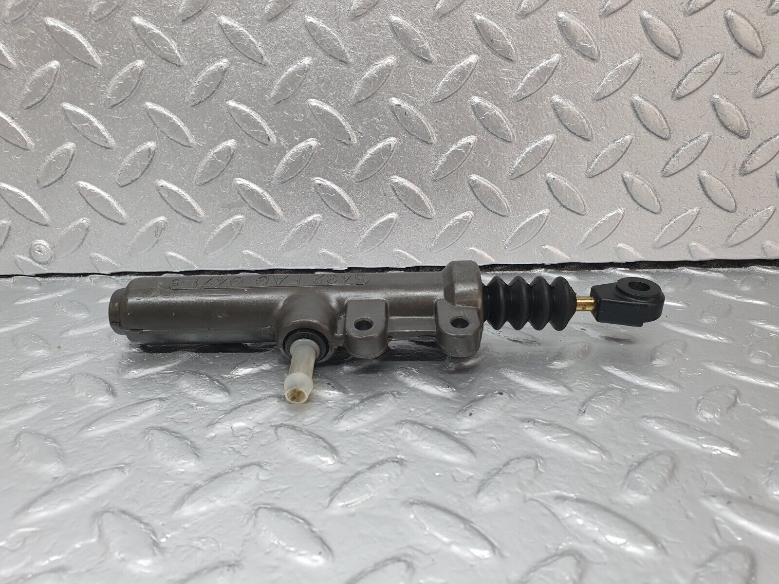 42832 Mercedes-Benz W201 190 2.0L Clutch Master Cylinder 5432 Fag G471 2022900112