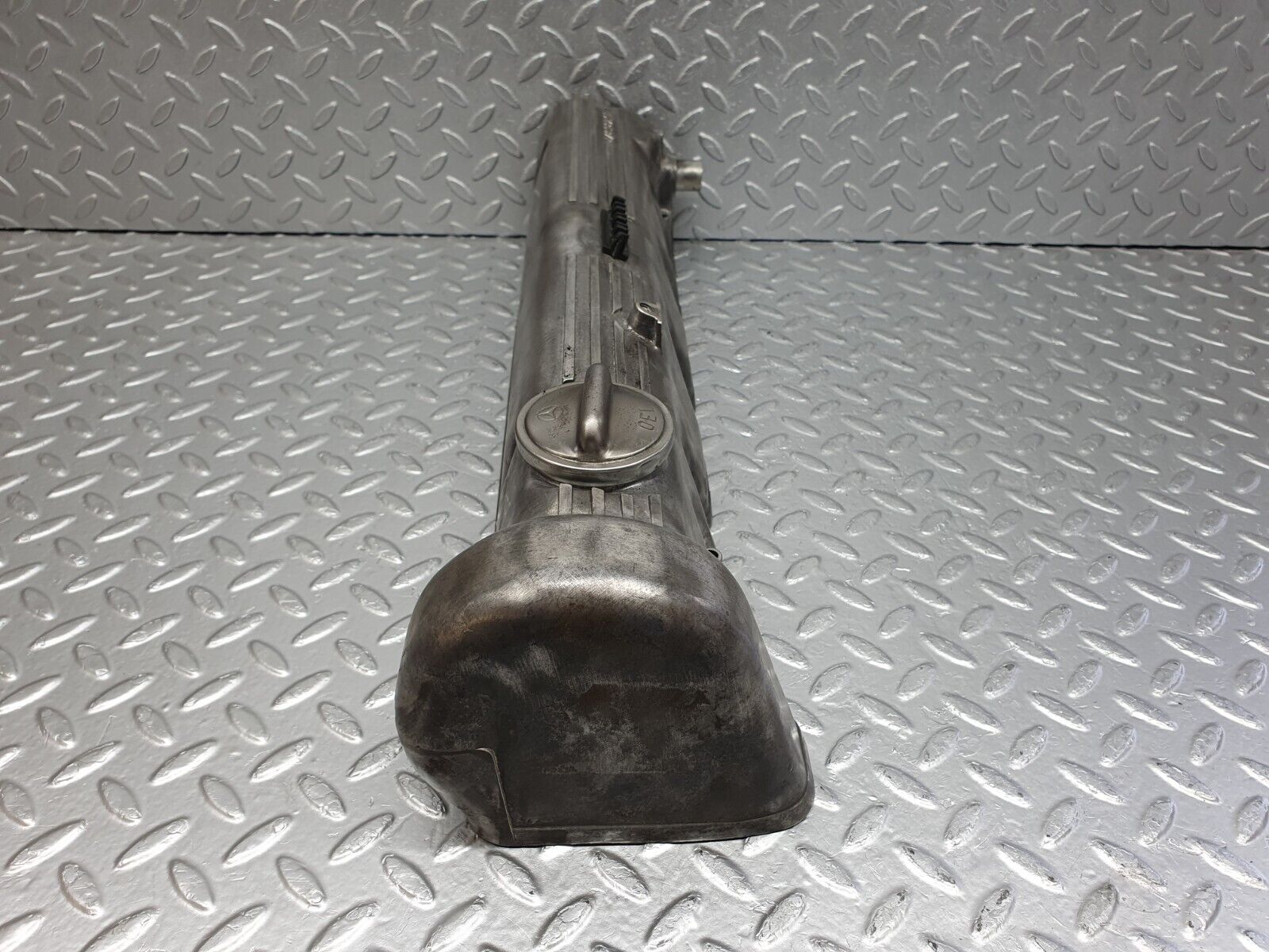 43734 Mercedes-Benz C126 380SEC Coupe Cylinder Head Cover Right 1170160105