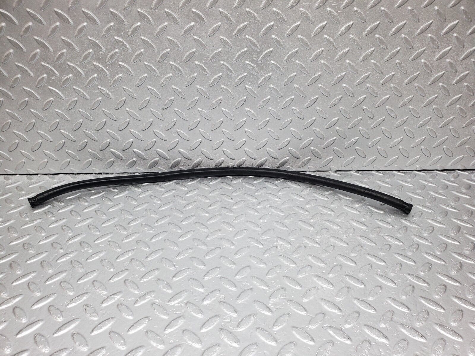 45849 Mercedes-Benz W126 420SE Coolant Expansion Tank Hose Pipe