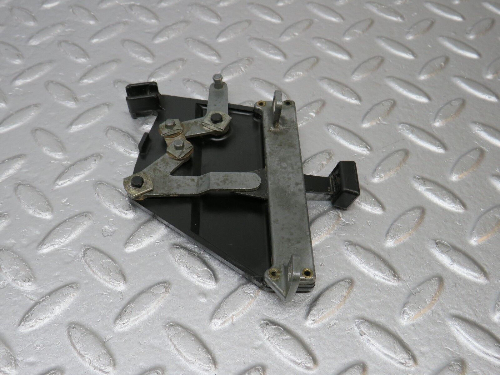 39832 Mercedes-Benz R107 350SL Air Vent Control Lever Right 1078300485