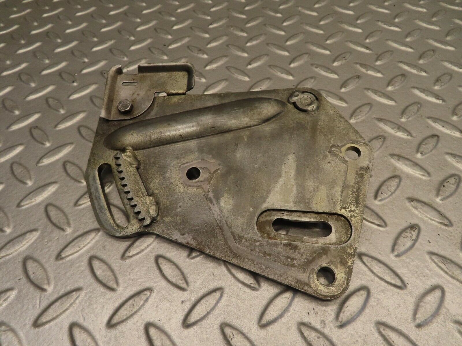 11756 Mercedes-Benz R107 450SL Power Steering Pump Bracket