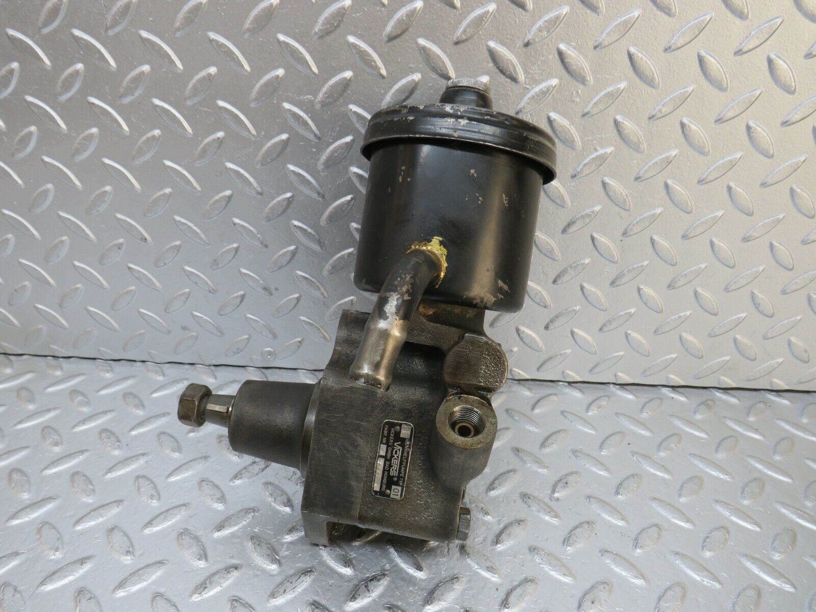 32812 Mercedes-Benz C107 R107 350 V8 Power Steering Pump 1164600183