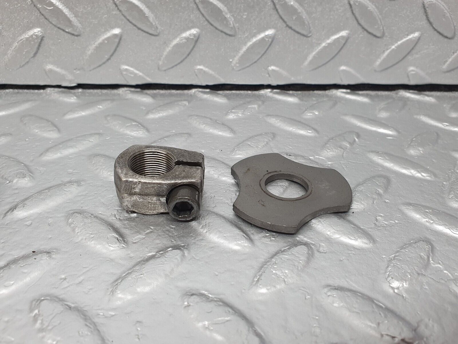 43238 Mercedes-Benz W108 280SE Wheel Hub Locking Cap