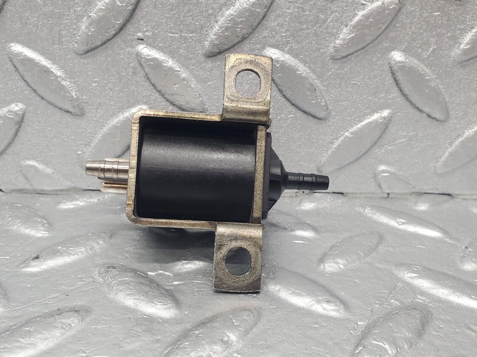 46213 Mercedes-Benz W124 280E Vacuum Control Valve 0015408697