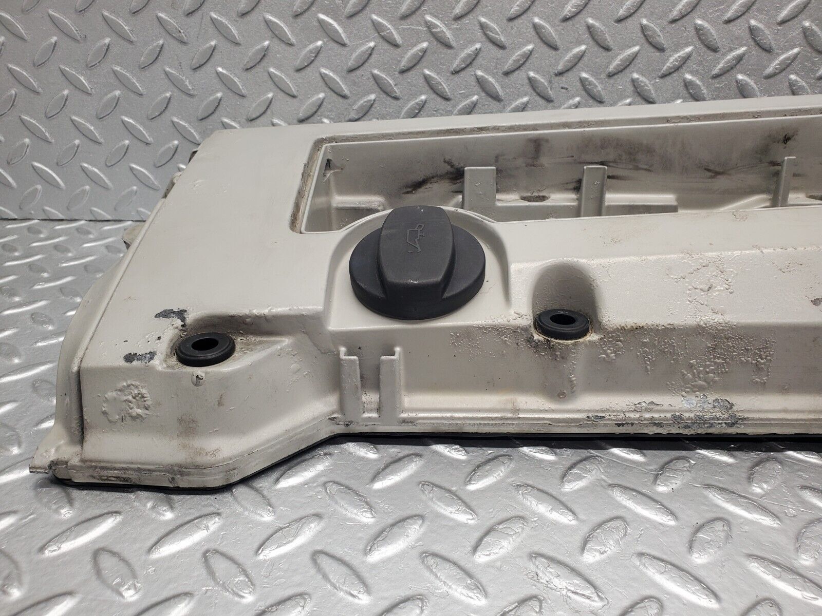 46232 Mercedes-Benz W124 280E Cylinder Head Valve Cover 1040160705