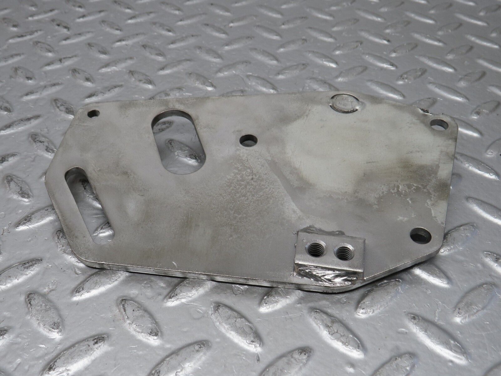 32854 Mercedes-Benz C107 R107 350 V8 Power Steering Pump Bracket
