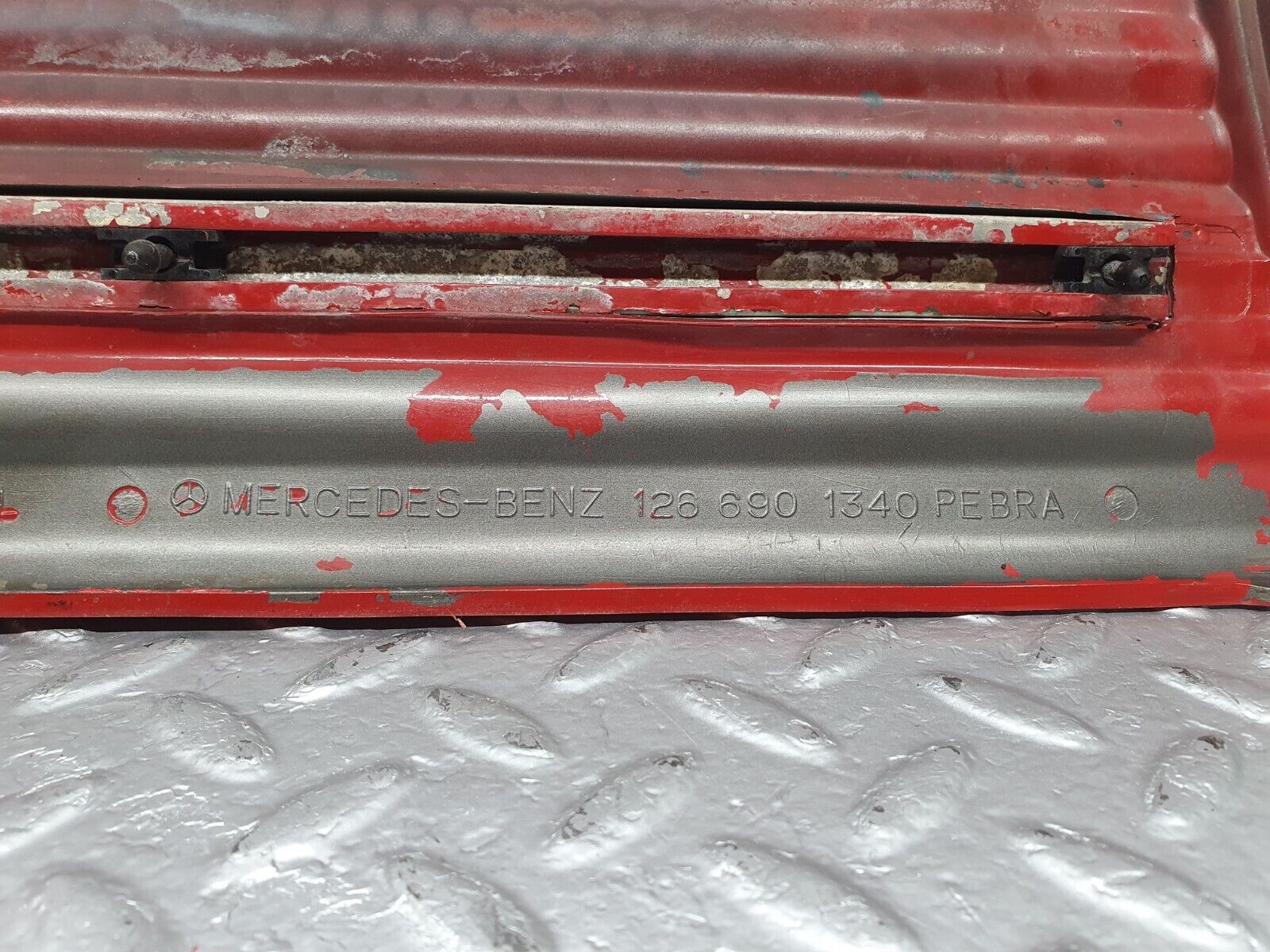 43490 Mercedes-Benz C126 380SEC Coupe Rear Left Fender Wing Lower Moulding Trim