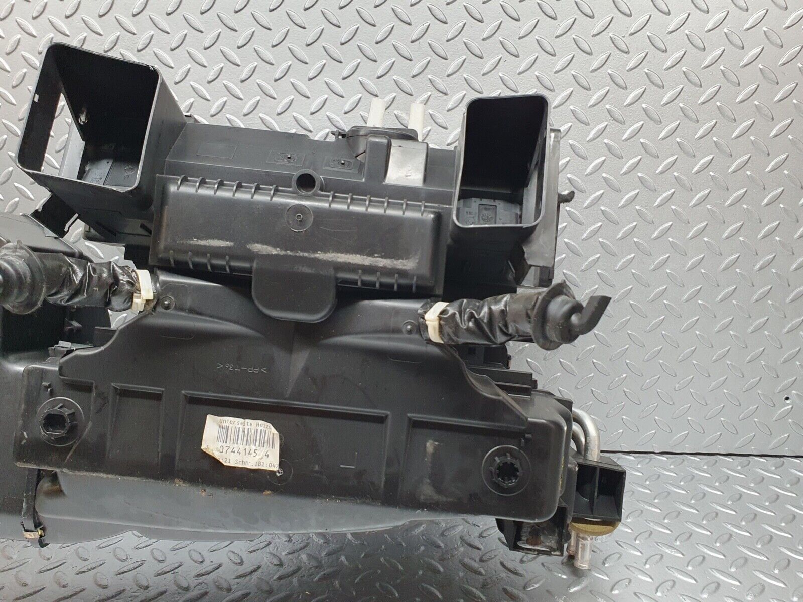 41995 Mercedes-Benz W202 C200 Heater Box Blower Housing Valeo 2028303962